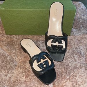 Gucci cut classic leather sandal